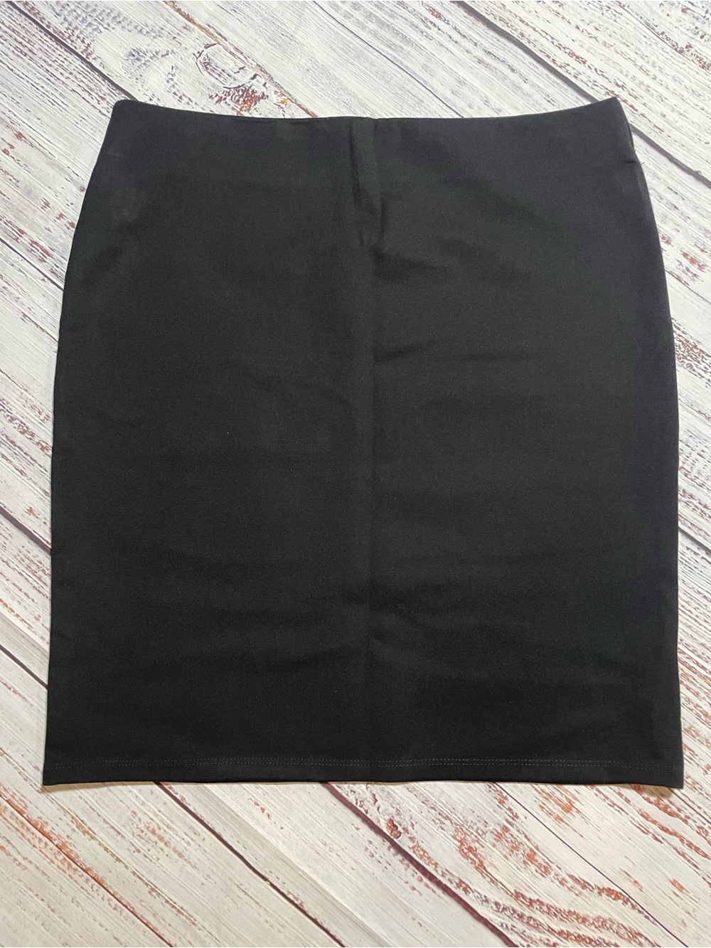 NWT LOFT Black Pencil Skirt. Pull on. Size MP
